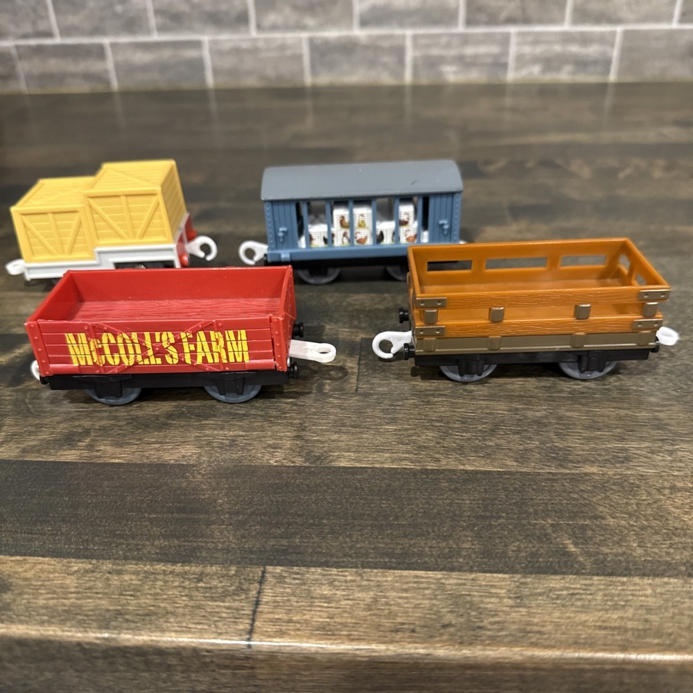 THOMAS & FRIEND TRACKMASTER‎ TRAIN McCOLL'S FARM CHICKEN AND DAIRY CARS Lot of 4